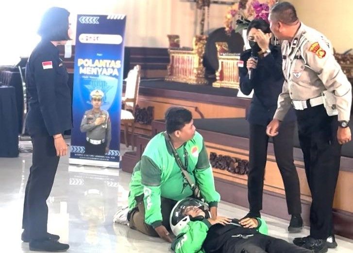 podiumnews.com-Satlantas Polresta Denpasar Gelar Pelatihan Penanganan Kecelakaan